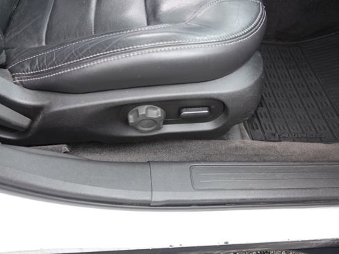 Used 2017 Ford Taurus SEL w/ Equipment Group 201A image 32