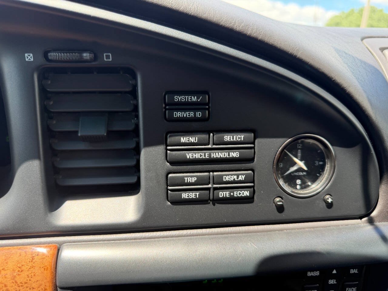 Used 2001 Lincoln Continental FWD image 24