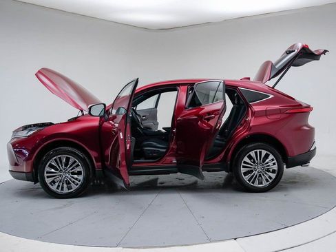 Used 2024 Toyota Venza Limited image 18