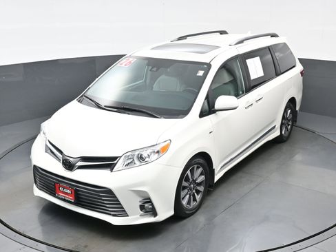 Used 2020 Toyota Sienna XLE w/ XLE Navigation Package AWD/4WD image 39