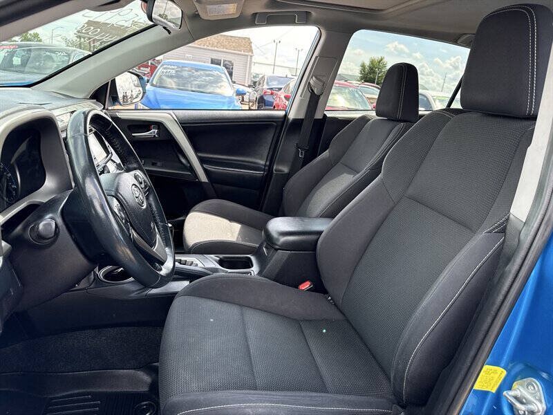 Used 2018 Toyota RAV4 XLE w/ Carpet Mat Package FWD image 17