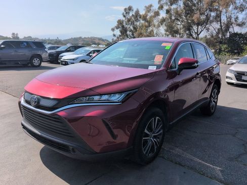 Certified 2022 Toyota Venza LE AWD/4WD image 1