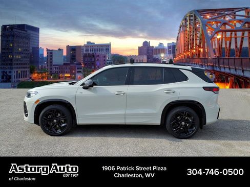 Used 2025 Volkswagen Tiguan SE R-Line image 6