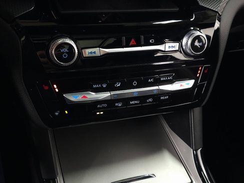 Used 2023 Ford Explorer ST-Line w/ Class IV Trailer Tow Package image 31