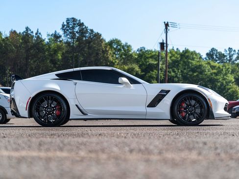 Used 2019 Chevrolet Corvette Z06 RWD image 11