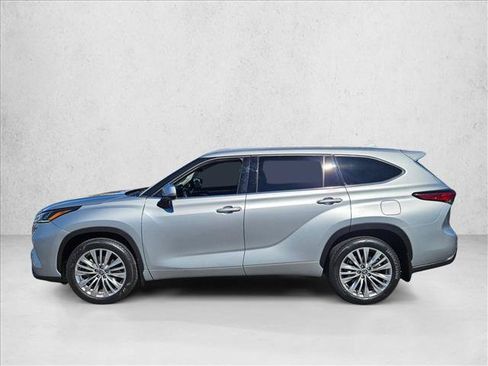 Used 2023 Toyota Highlander Platinum AWD/4WD image 9