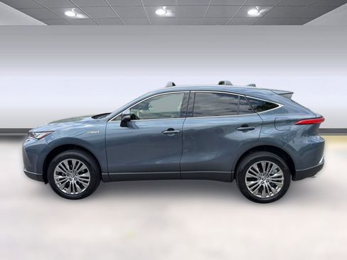 Used 2021 Toyota Venza XLE w/ Softex Package AWD/4WD image 2