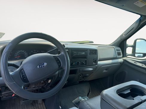 Used 2003 Ford F250 XLT AWD/4WD image 10