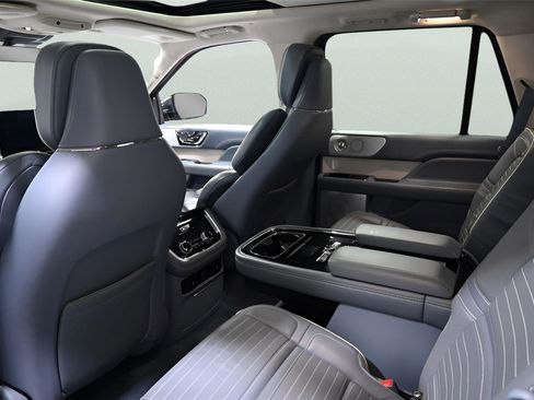 Used 2019 Lincoln Navigator Black Label w/ Cargo Package image 16