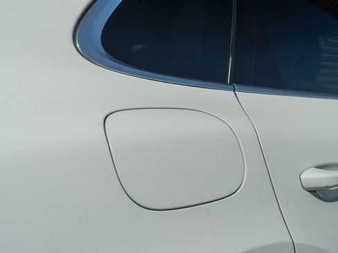 Used 2020 Porsche Cayenne image 15