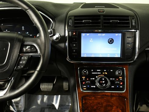 Used 2020 Lincoln Continental image 15