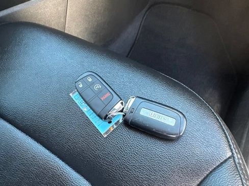 Used 2025 Jeep Compass Limited AWD/4WD image 4