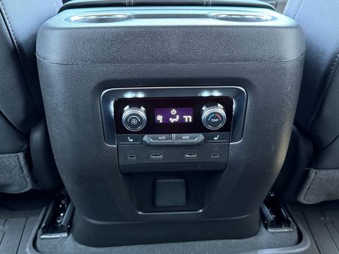 New 2026 GMC Yukon Elevation w/ Elevation Premium Package AWD/4WD image 39