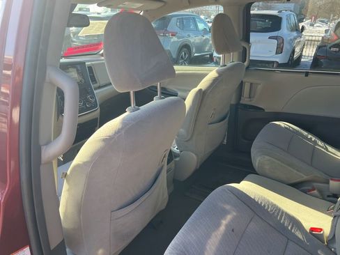 Used 2019 Toyota Sienna LE image 9