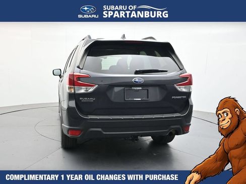 Used 2019 Subaru Forester Premium AWD/4WD image 7