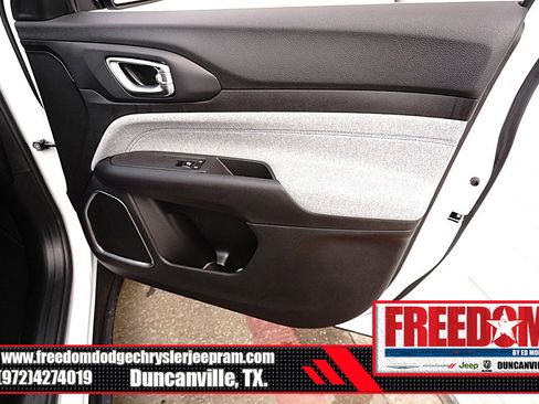 New 2026 Jeep Compass Latitude image 41