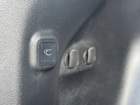 Used 2019 Jeep Cherokee Trailhawk AWD/4WD image 11