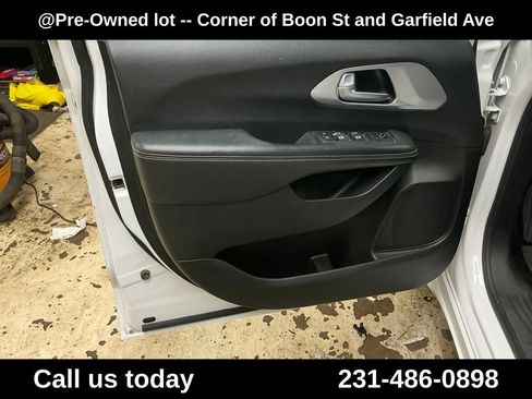 Used 2018 Chrysler Pacifica Touring-L Plus w/ S Appearance Package FWD image 15
