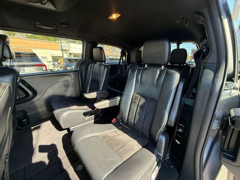 Used 2015 Dodge Grand Caravan SXT image 41