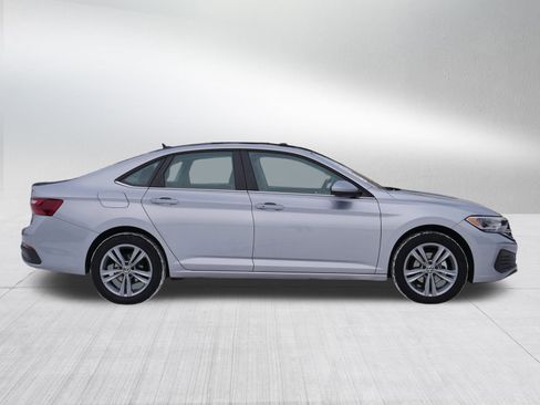 Used 2024 Volkswagen Jetta SE image 8