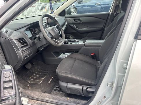 Used 2025 Nissan Rogue S FWD image 5