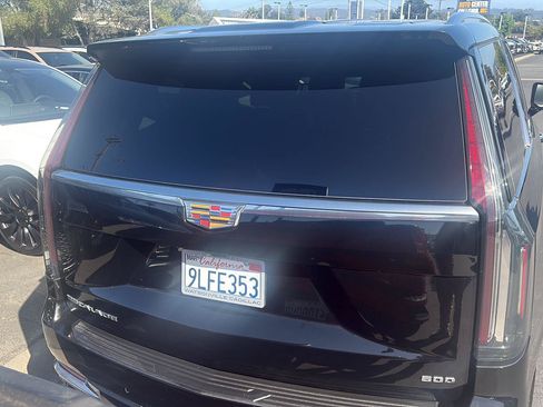 Used 2024 Cadillac Escalade Premium Luxury AWD/4WD image 5