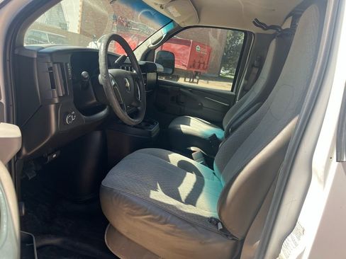 Used 2010 Chevrolet Express 2500 image 13