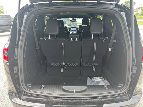 New 2025 Chrysler Pacifica Select w/ Uconnect Theater Family Group image 44