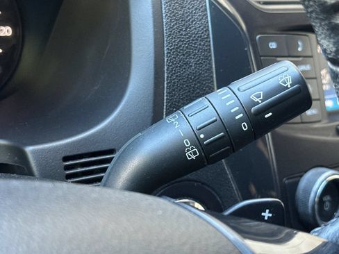 Used 2017 Ford Explorer XLT AWD/4WD image 38