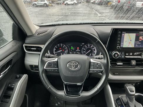 Used 2020 Toyota Highlander XLE AWD/4WD image 30