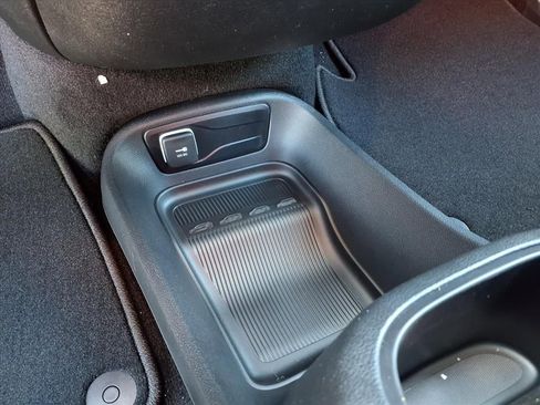 New 2026 Chrysler Pacifica Select image 9