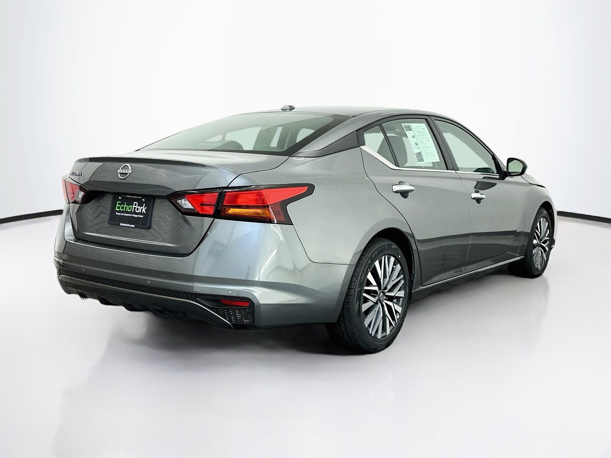 Used 2025 Nissan Altima 2.5 SV FWD image 9