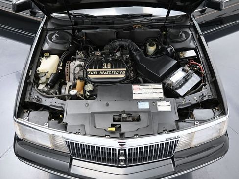 Used 1990 Lincoln Continental Signature image 27