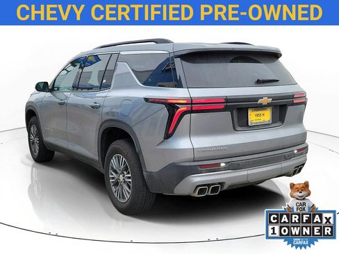 Certified 2025 Chevrolet Traverse LT FWD image 3