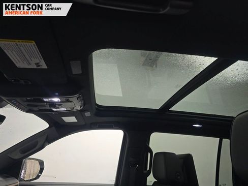 Used 2025 GMC Yukon XL Denali w/ Denali Reserve Package image 9