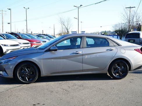 Certified 2023 Hyundai Elantra SEL w/ Preferred Accessory Package image 10