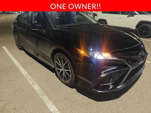 Used 2023 Toyota Camry SE image 3