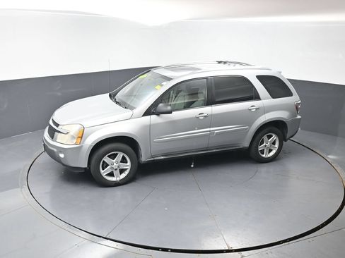 Used 2005 Chevrolet Equinox LT w/ Preferred Equipment Group AWD/4WD image 43