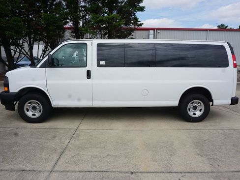 Used 2024 GMC Savana 3500 LS RWD image 17
