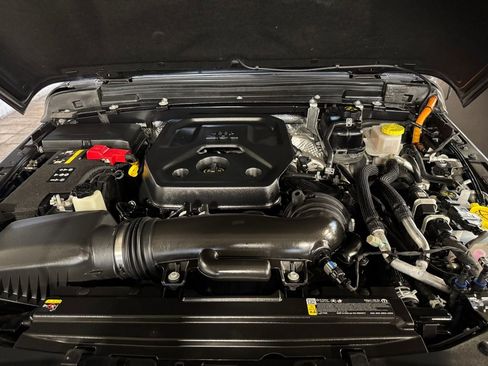 Used 2025 Jeep Wrangler Unlimited Sahara image 27