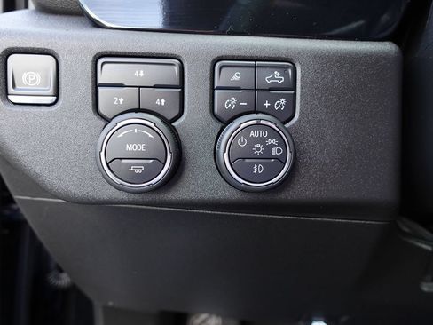 Used 2024 Chevrolet Silverado 2500 LT w/ Midnight Edition AWD/4WD image 58