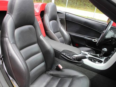 Used 2005 Chevrolet Corvette Convertible w/ Preferred Equipment Group RWD image 15