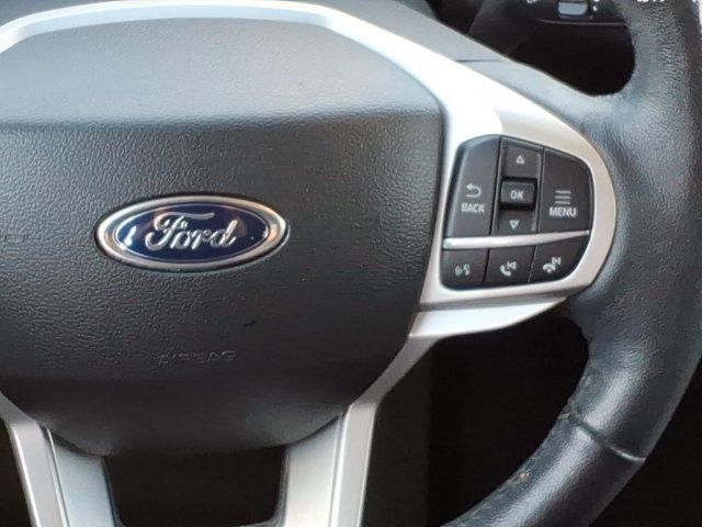 Used 2023 Ford Explorer XLT AWD/4WD image 7