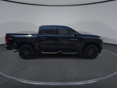 Used 2025 Chevrolet Colorado Z71 w/ Technology Package AWD/4WD image 9