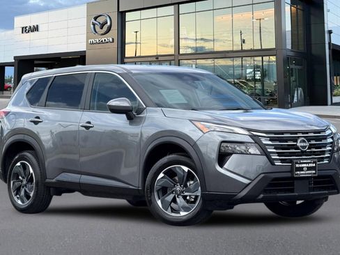 Used 2025 Nissan Rogue SV AWD/4WD image 2