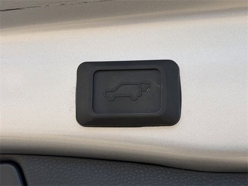 Used 2023 Toyota RAV4 XLE Premium image 31