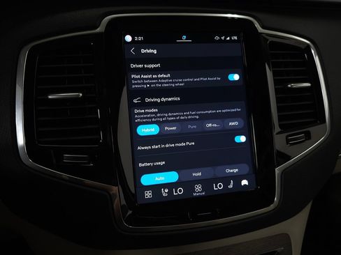 Certified 2024 Volvo XC90 T8 Plus AWD/4WD image 26