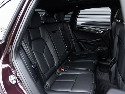 Certified 2026 Porsche Macan Base image 30