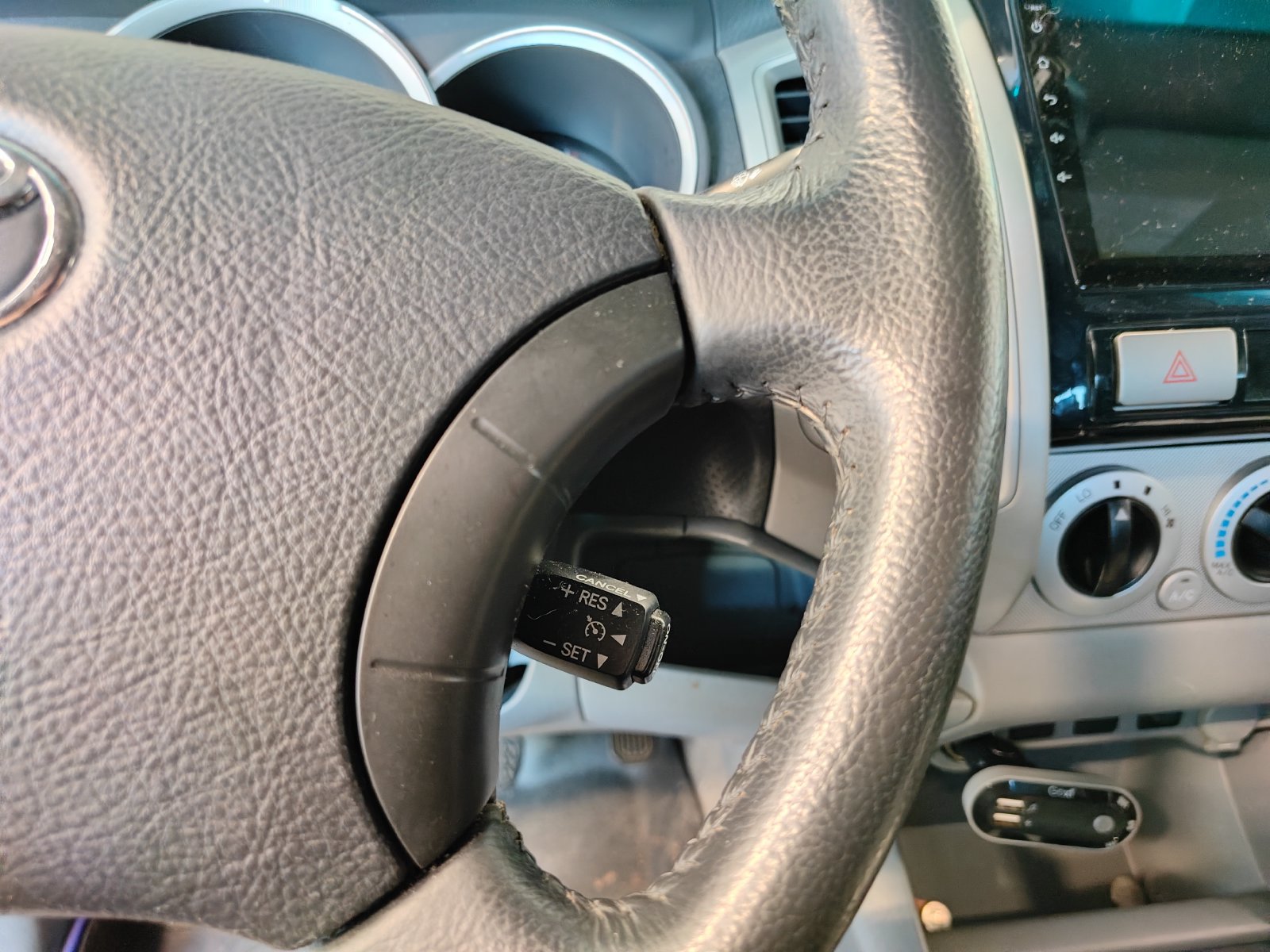 Used 2011 Toyota Tacoma 4x4 Double Cab w/ SR5 Pkg #2 image 12