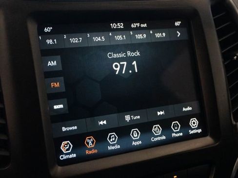 Used 2022 Jeep Cherokee Trailhawk AWD/4WD image 27